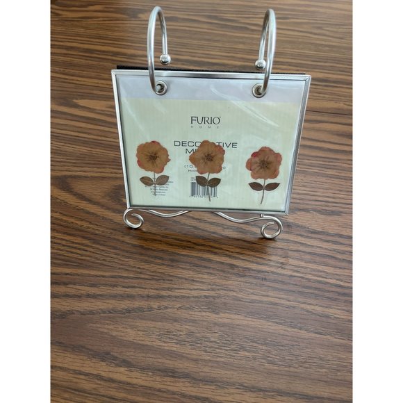 Furio Home decorative metals 4”x6” photo holder on stand - Picture 1 of 5